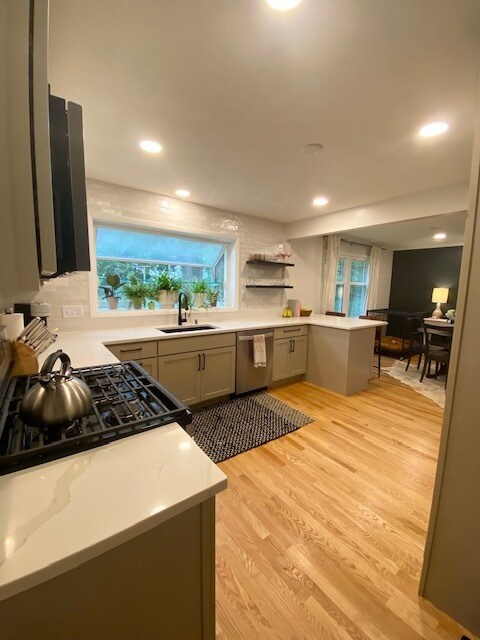 Photo - 122 N Kenosha Dr