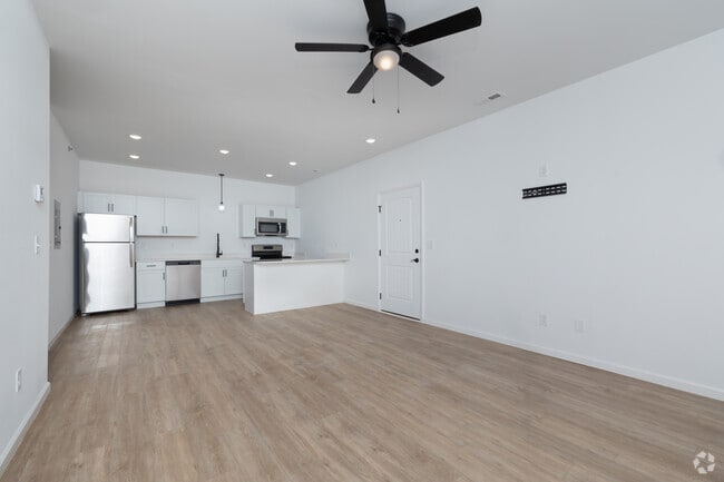 1BR, 1BA - Dining/Living