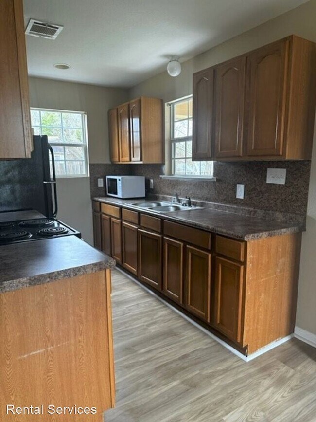 3 br, 1.5 bath House 1790 Hebert Street House Rental in Beaumont