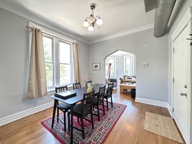 Building Photo - 1042 N Rockwell St Unit J07P