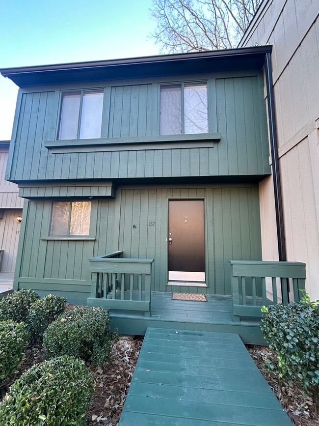 3 bedroom 2.5 bath townhouse near Milledge... - 3 bedroom 2.5 bath townhouse near Milledge...