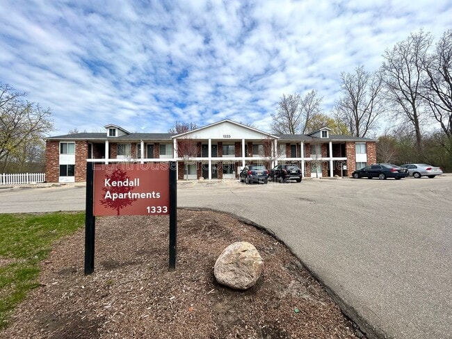 Building Photo - 1350 Kendall St SE Unit 144