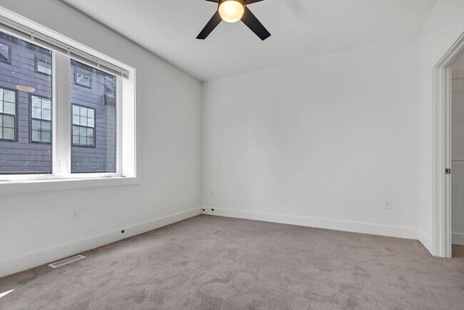 Photo - 526 N Lincoln St Unit 2