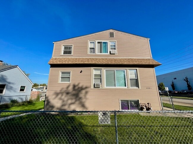 Affordable 1BR/1BA in Schiller Park! - Affordable 1BR/1BA in Schiller Park! Condo Unit 1
