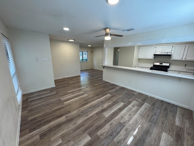 Photo - 4607 Avenue B