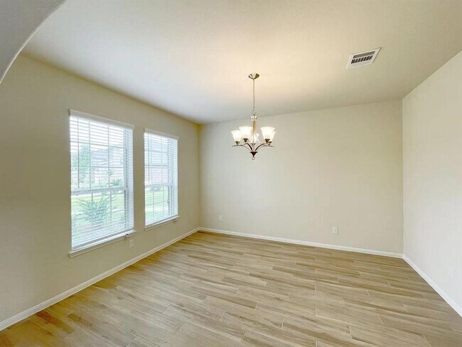 Photo - 4403 Silvergrass Ln