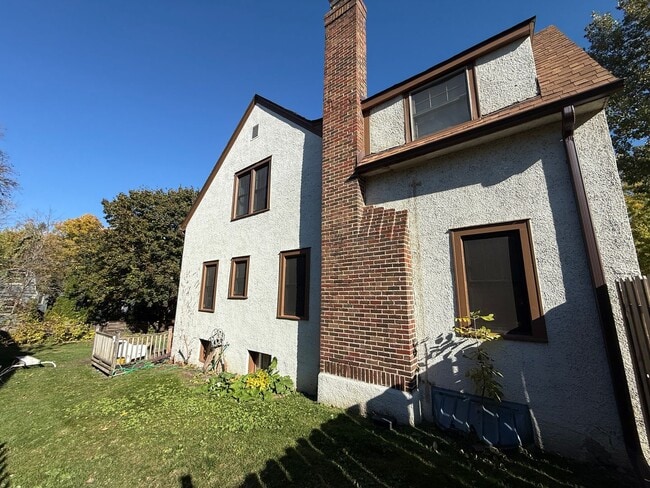 Photo - Timeless Spacious 3br + Den/2ba Edina Home w/Hardwood Floors, Large Yard, 2 Car Garage