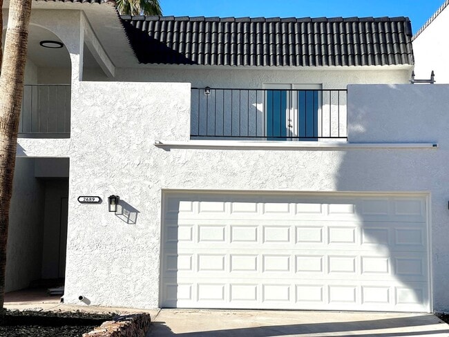 Photo - Gorgeous 2-Story Home with Golf Course Vie...