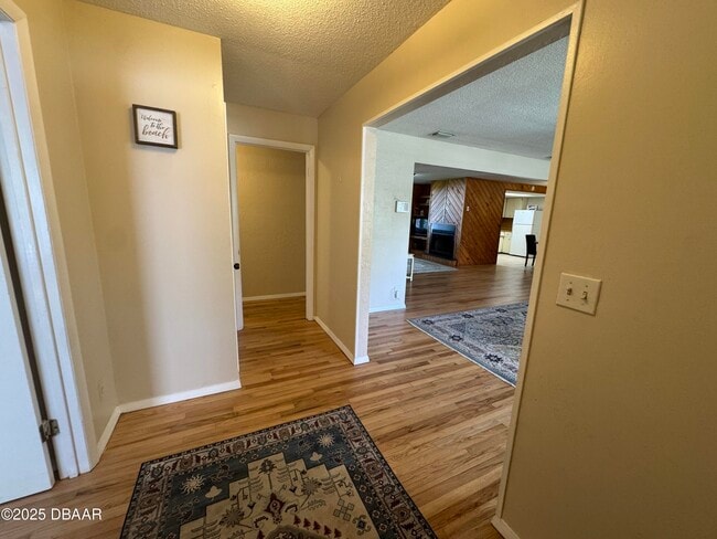 Photo - 730 Lindenwood Cir E