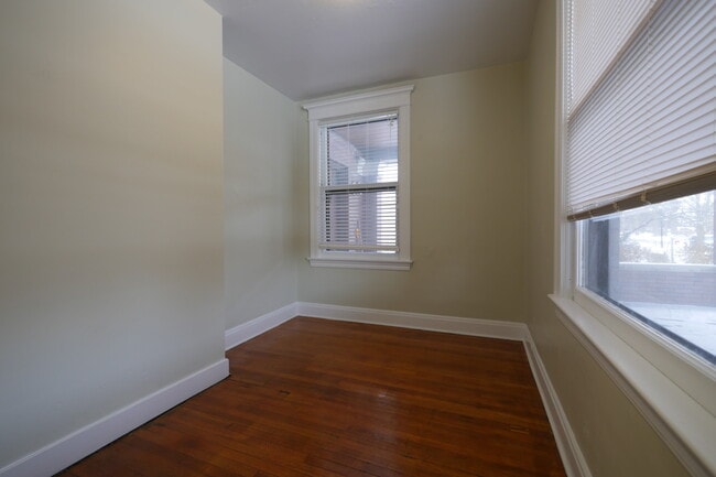1 bedroom - 530 W South St Unit L