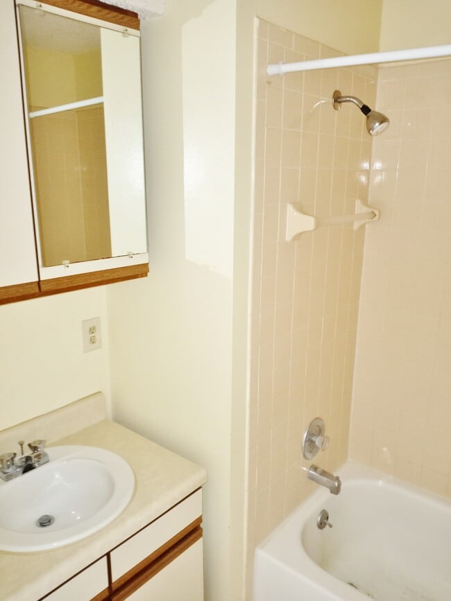 7665 Chase Rd Unit 2