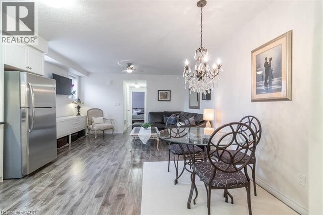 Photo - 933 Glasgow St