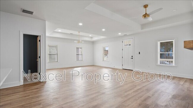 Photo - 1072 Bruce St