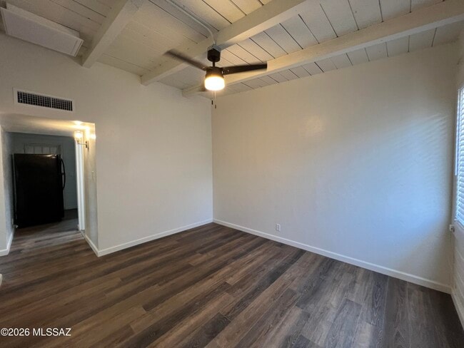 26 E Glenn St