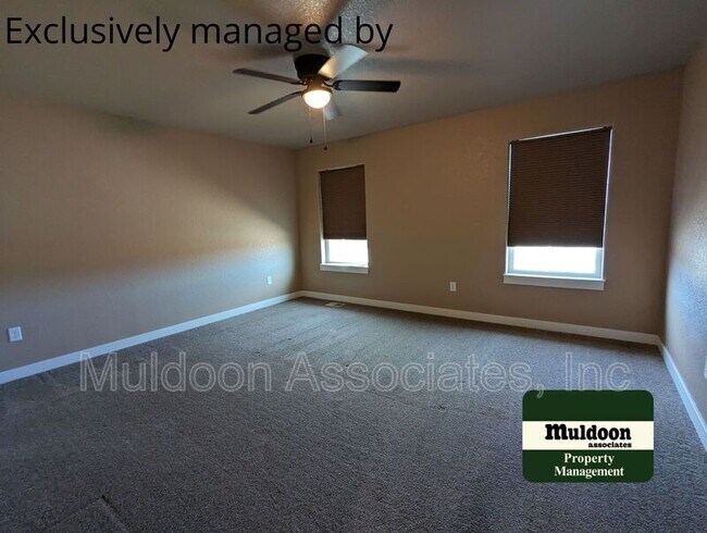 Photo - 927 E Loma Dr