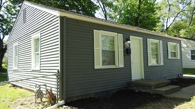 Photo - Cozy 2 bedrooms and 1 full bath home located on S Overton Ave in Independence, MO