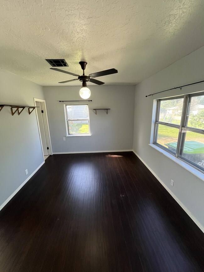 Photo - 808 N Wolfe Ln