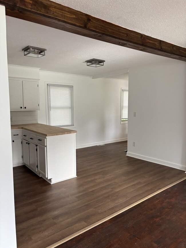 Photo - 307 N 12th Ave