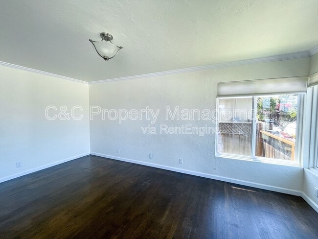 Photo - 1190 Luxton St