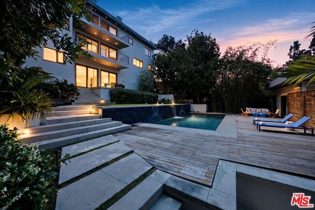 Photo - 2035 De Mille Dr