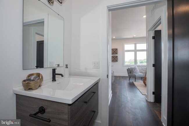 Photo - 2940 W Thompson St Unit 102