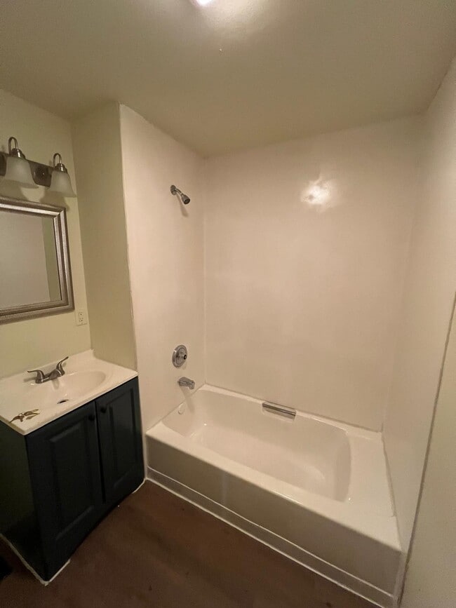 Building Photo - 714 McKinley St Unit 2