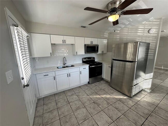 Photo - 845 Castle Way