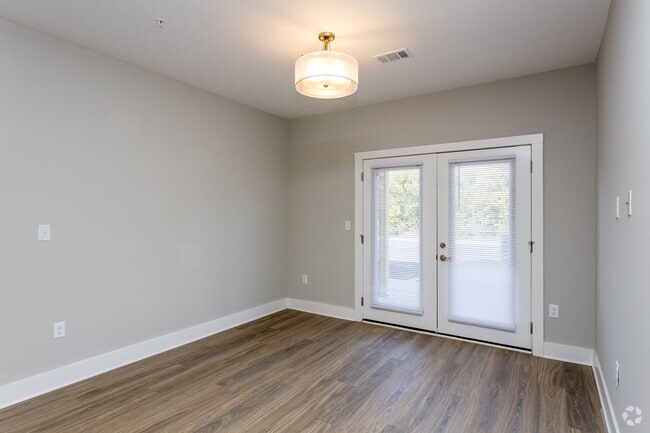 2BR, 2BA - 1,005 SF - Living Room