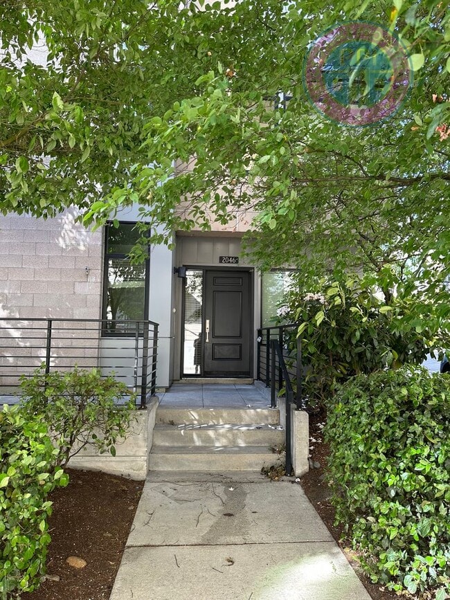 Photo - Riverfront Location, Luxury Townhome - End Corner Unit, Two En-Suites, Attached Garage