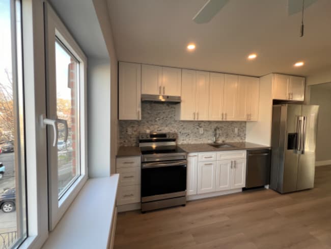 Building Photo - 61-60 69th Ln