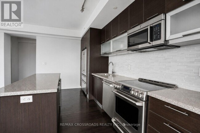 Photo - 388 Yonge St Unit 6107