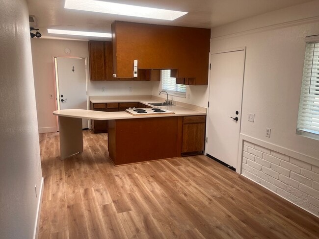 Building Photo - Great 1 bedroom 1 bathroom cottage on wood... Rental