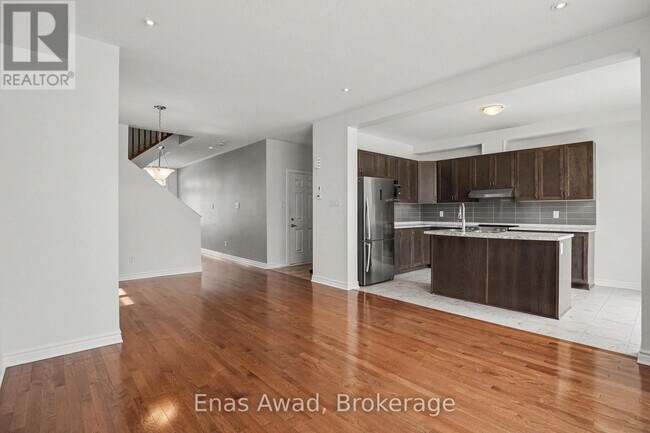 Photo - 152 Westover Cres