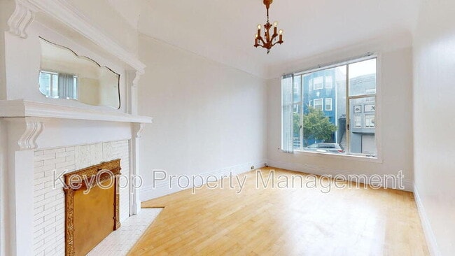 Building Photo - 2136 Hayes St