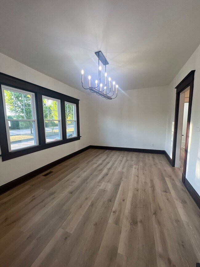 Photo - 910 Sanders St