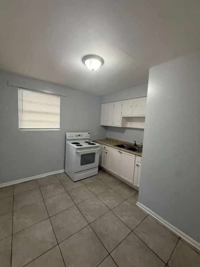 Photo - 1305 W 6th St Unidad 3