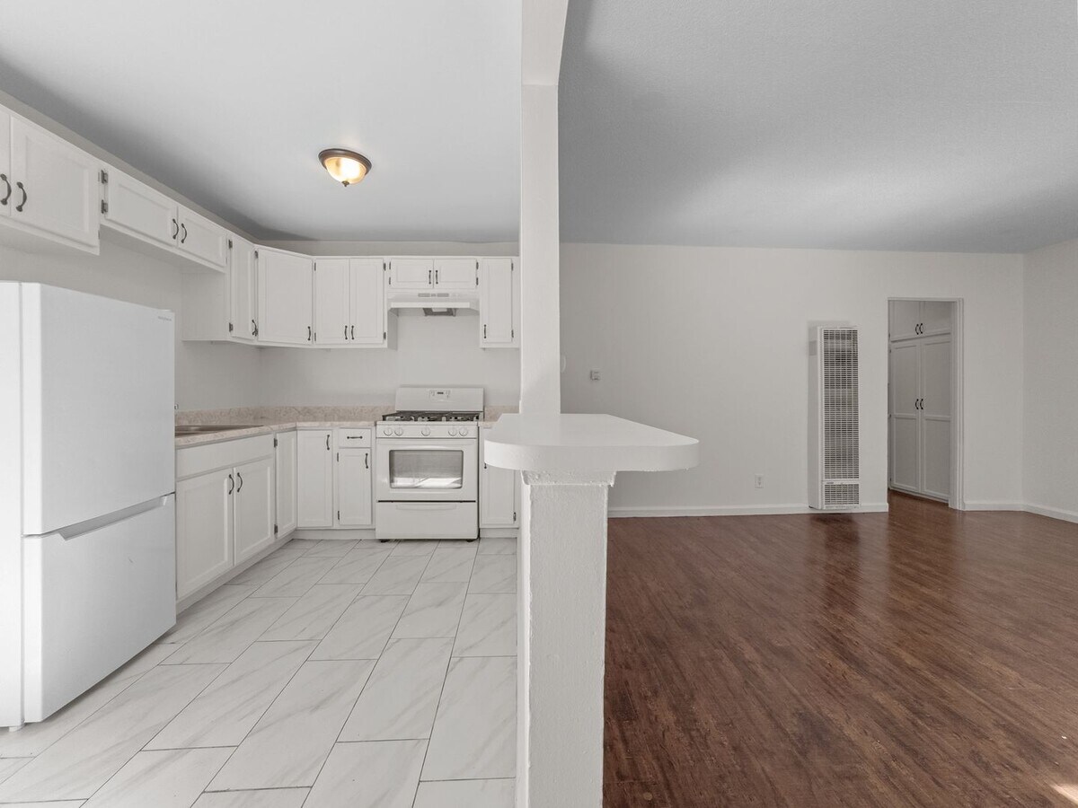 Photo - 4533 Pickford Street