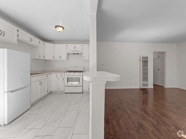 Building Photo - 4533 Pickford St Rental