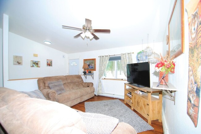 Photo - 3 Bed / 2 Bath / 2 Car Garage Ranch Style Home