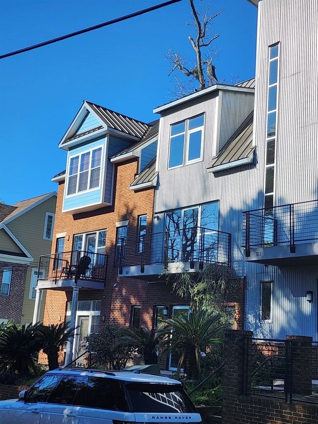 Photo - 3/2.5 Luxury Townhome in All Saints distri...