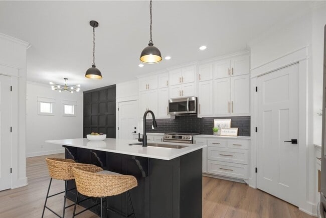 Photo - Lovely Modern Home-Three Bed/Three Bath/Up...