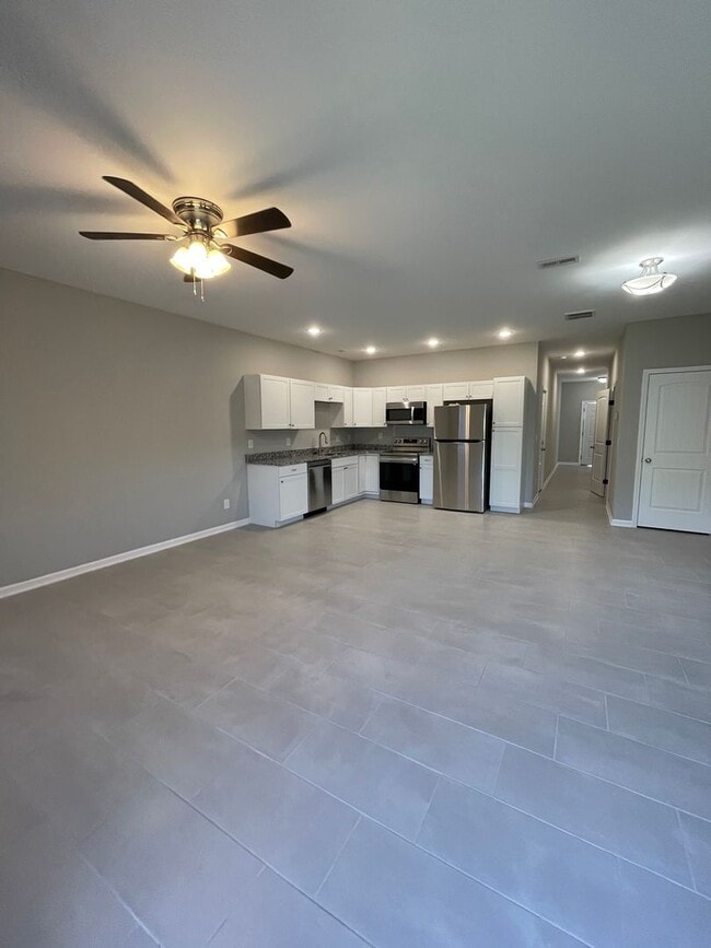 Photo - 3 Bedroom 2.5 Bath Townhouse in Columbia! Available for Move-In 1/1/2026!