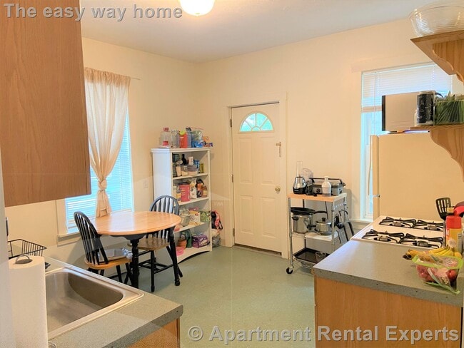 Photo - 37 Oak St Unidad #1R