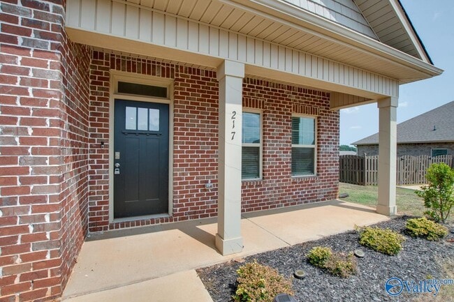 Photo - 217 Maureen Dr SW