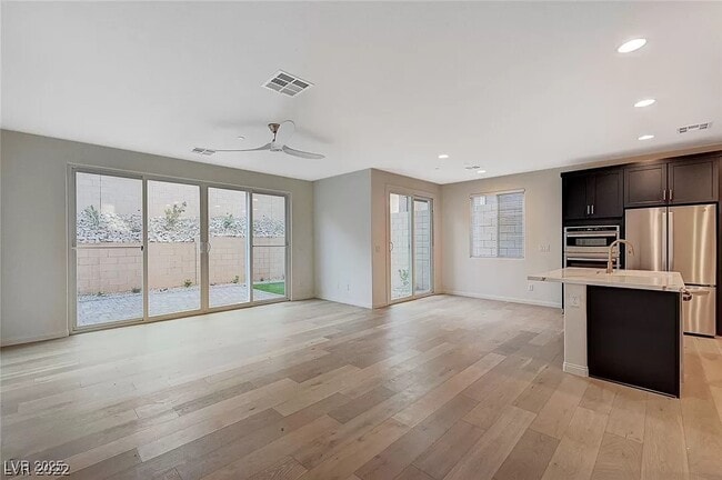 Photo - 31 Castleton Tower Ct