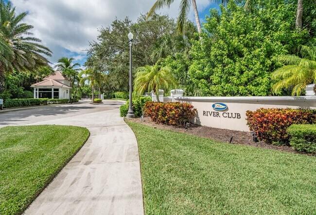 801 N Swim Club Dr