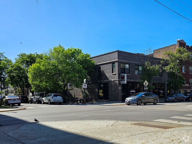 Building Photo - 3208 W Belle Plaine Ave Unit 2 Rental
