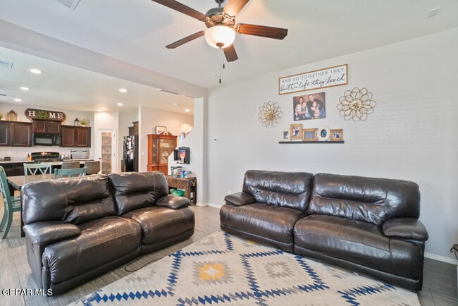 Photo - 1041 Earthstar Pl