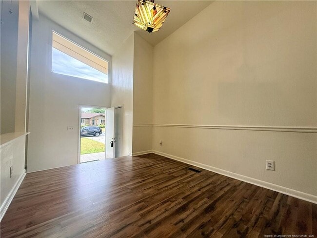 1009 Louisburg Pl
