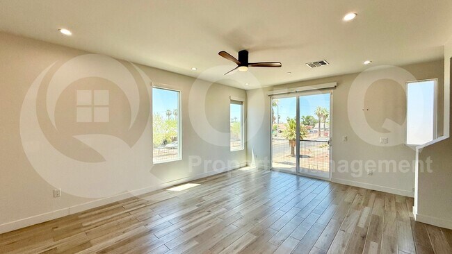Photo - 825 N 9th Ave